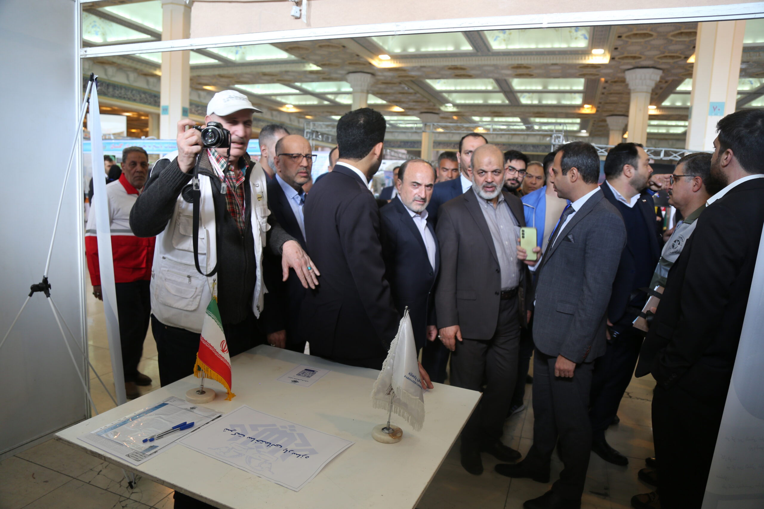  بازدید دکتر احمد وحیدی، وزیر کشور از غرفه شرکت ساختمانی پارسازه در نمایشگاه مدیریت بحران